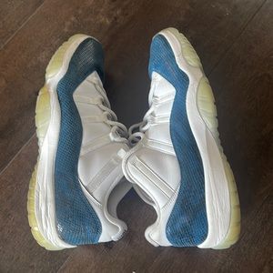 Air Jordan 11 Retro Low Navy Snakeskin Size